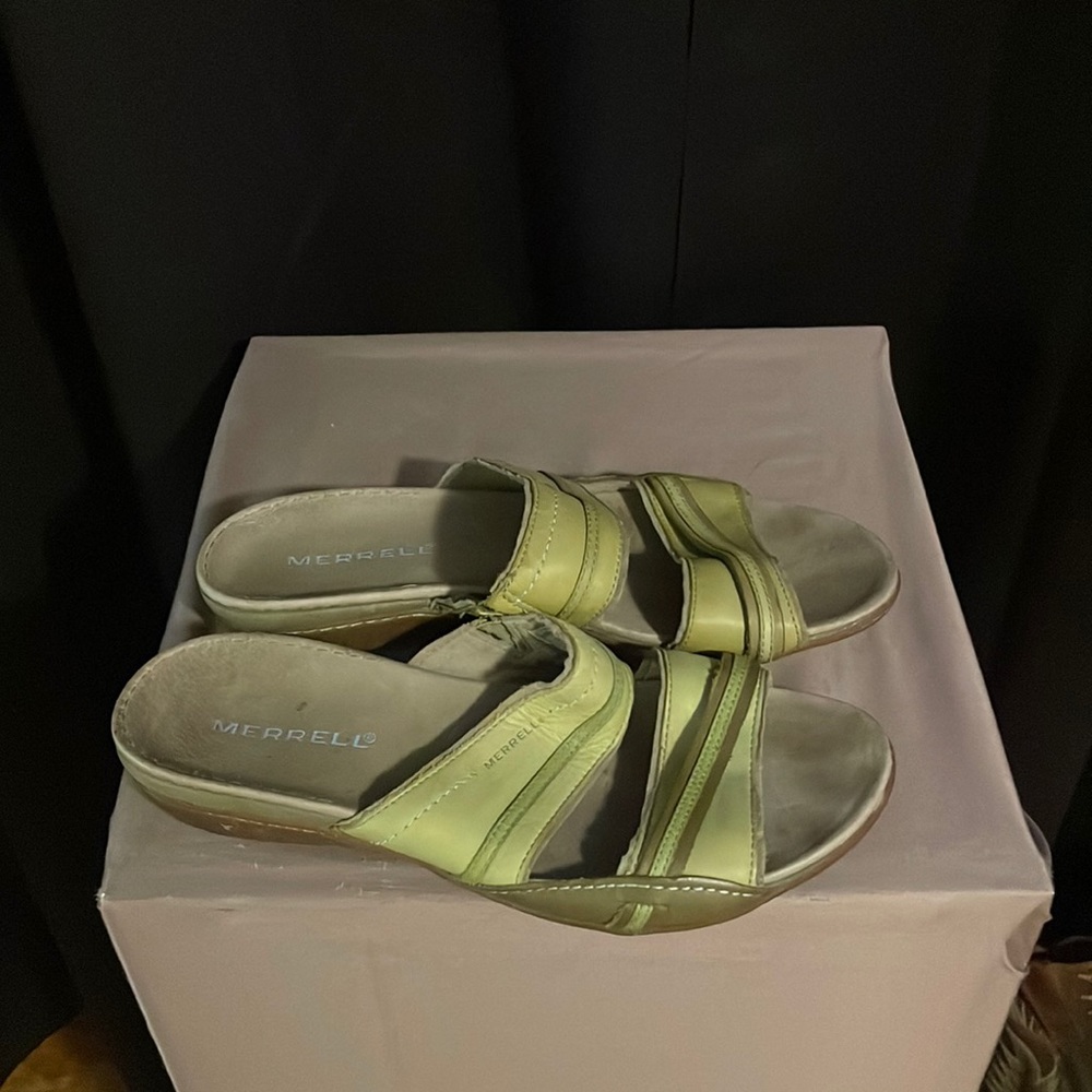 Merrell women’s slide on sandals, size 8